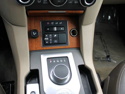 Used 2015 Land Rover LR4 HSE LUX image 32