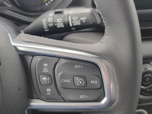 Used 2025 Jeep Wrangler Unlimited Sahara AWD/4WD image 12