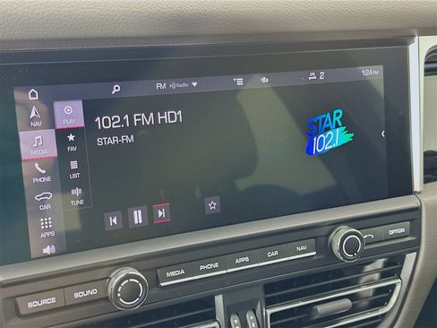 Used 2021 Porsche Macan image 16