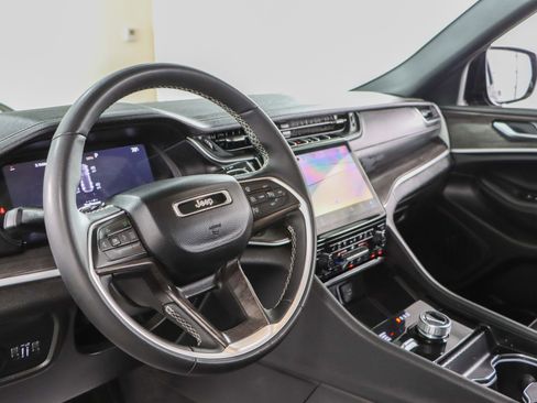 Used 2024 Jeep Grand Cherokee Limited w/ Luxury Tech Group II AWD/4WD image 25