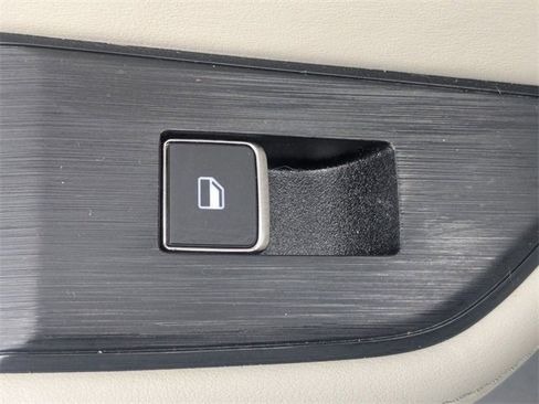 Used 2023 Nissan Rogue SL w/ SL Premium Package image 27