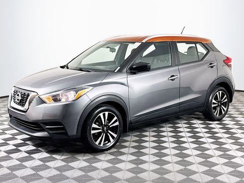 Used 2019 Nissan Kicks SV image 4