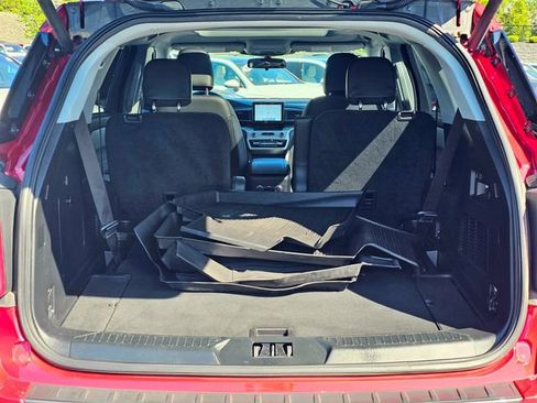 Used 2023 Ford Explorer XLT w/ Equipment Group 202A AWD/4WD image 11