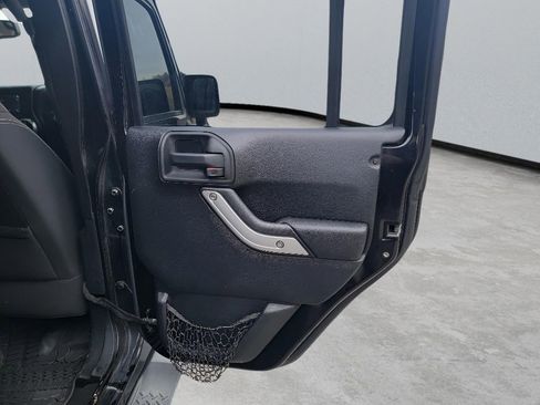 Used 2015 Jeep Wrangler Unlimited Sahara w/ Connectivity Group image 24