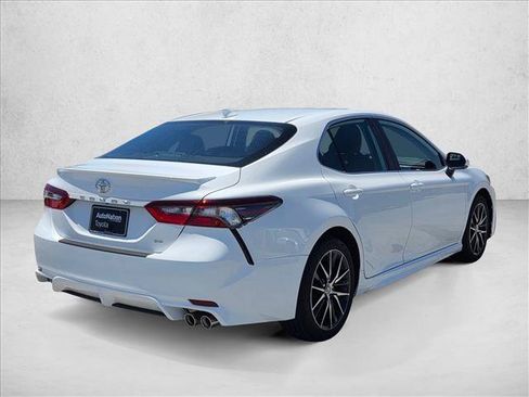 Used 2024 Toyota Camry SE FWD image 5