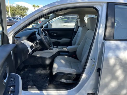 Used 2025 Honda HR-V LX image 2