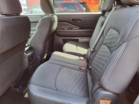 Used 2024 Nissan Pathfinder SV image 19