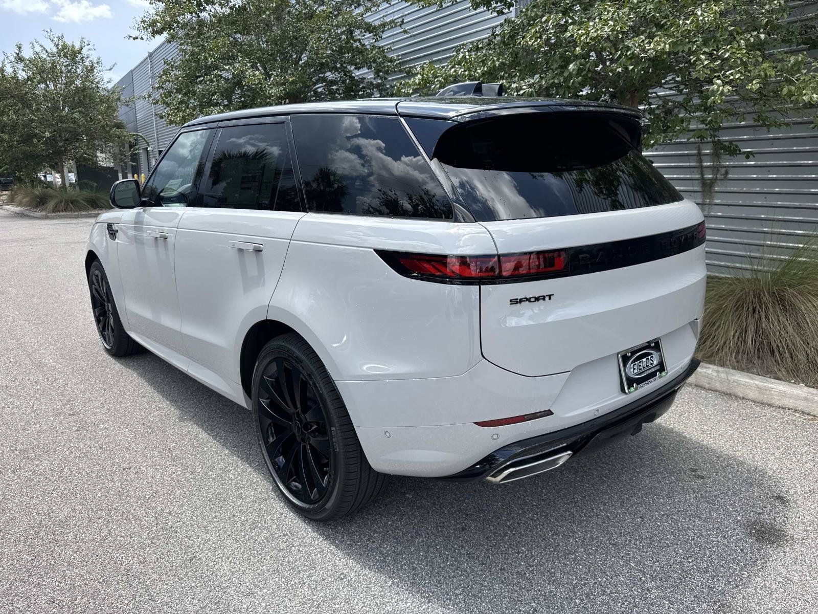 New 2027 Land Rover Range Rover Sport Dynamic SE AWD/4WD image 3