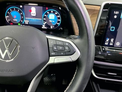 Used 2025 Volkswagen Atlas SE AWD/4WD image 25