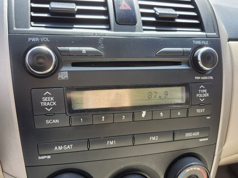 Used 2013 Toyota Corolla L image 21