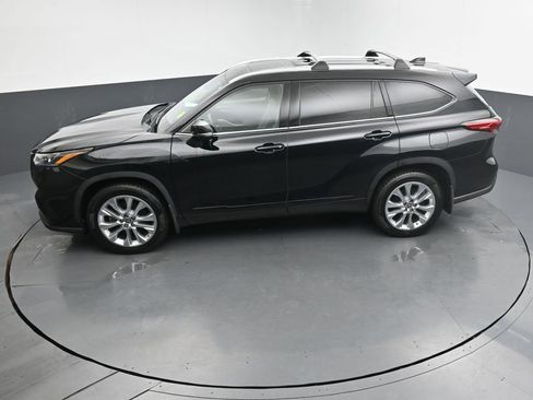 Used 2021 Toyota Highlander Limited image 31