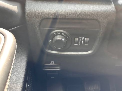 Used 2025 Jeep Grand Cherokee Altitude AWD/4WD image 34