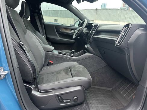 Certified 2023 Volvo XC40 Recharge Ultimate w/ Protection Package Premier image 10