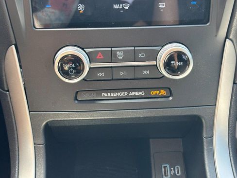 Used 2024 Ford Edge SE w/ Black Appearance Package image 23