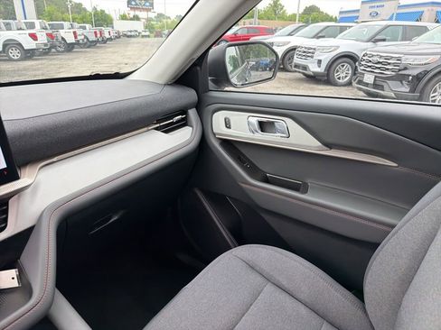 New 2026 Ford Explorer Active RWD image 24