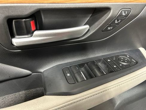 Used 2024 Toyota Grand Highlander AWD image 24