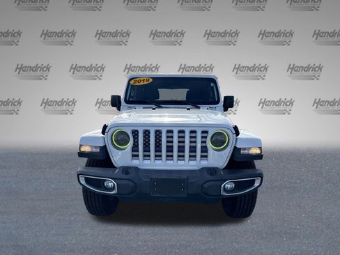 Used 2019 Jeep Wrangler Unlimited Sahara image 3