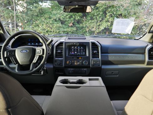 Used 2018 Ford F350 XLT image 9