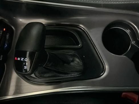 Used 2015 Dodge Challenger SXT RWD image 12