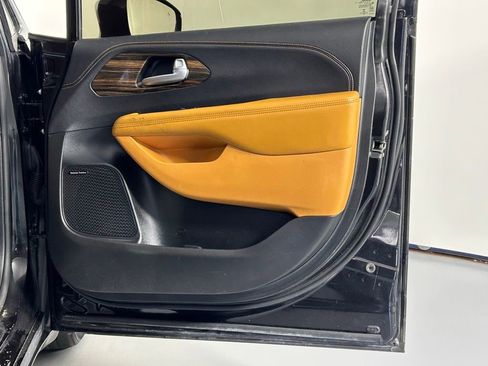 Used 2022 Chrysler Pacifica Pinnacle image 9