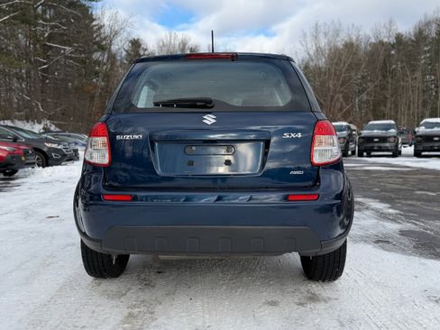 Used 2011 Suzuki SX4 Premium image 9