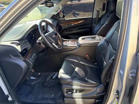 Used 2018 Cadillac Escalade ESV Premium Luxury image 16