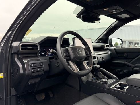 Used 2025 Toyota 4Runner TRD Off-Road Premium AWD/4WD image 11