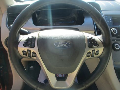 Used 2016 Ford Taurus SEL image 12
