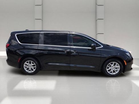 Certified 2023 Chrysler Voyager LX FWD image 6