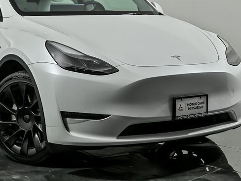 Used 2023 Tesla Model Y Long Range AWD/4WD image 2