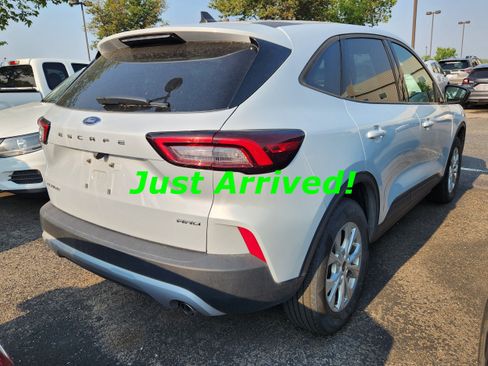 Used 2025 Ford Escape Active AWD/4WD image 3