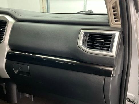 Used 2019 Nissan Titan SV AWD/4WD image 9
