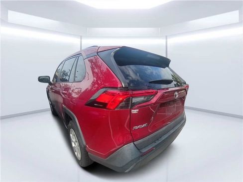 Used 2020 Toyota RAV4 LE FWD image 4