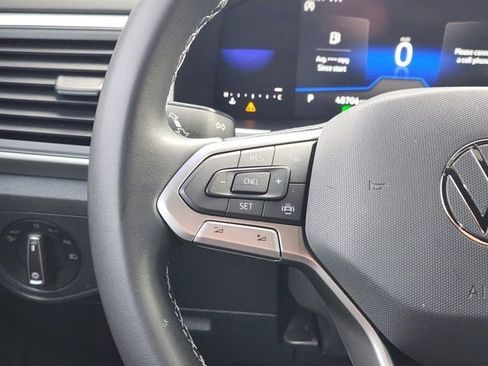 Used 2022 Volkswagen Atlas Cross Sport SE image 28