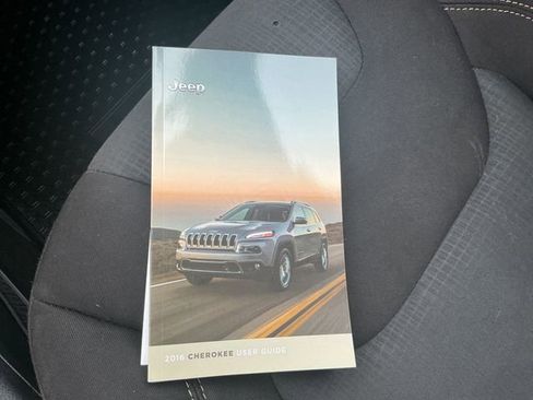 Used 2016 Jeep Cherokee Latitude w/ Cold Weather Group image 44