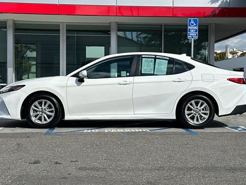 Used 2025 Toyota Camry SE FWD image 7