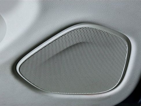 Used 2021 Volvo XC60 T5 Momentum w/ Premium Package image 18