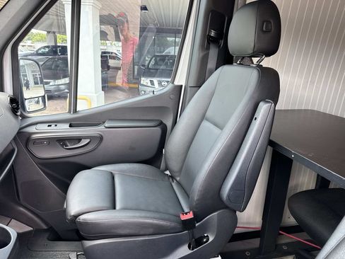 Used 2021 Mercedes-Benz Sprinter 2500 image 31