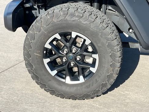 Used 2025 Jeep Wrangler Unlimited Rubicon 4xe w/ Convenience Group AWD/4WD image 6