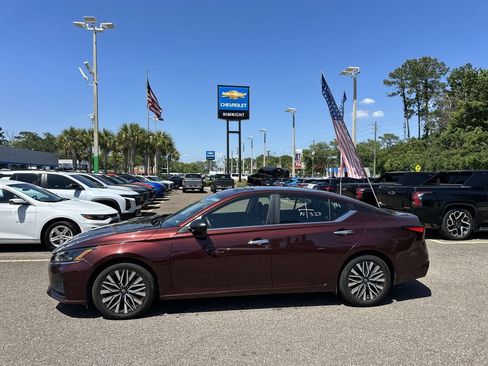 Used 2024 Nissan Altima 2.5 SV FWD image 13