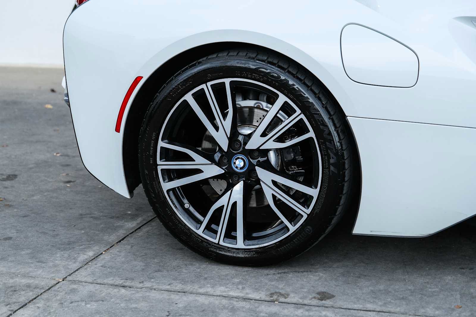 Used 2015 BMW i8 AWD/4WD image 8