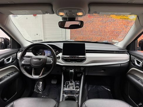 Used 2022 Jeep Compass Limited image 12