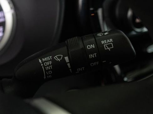 Used 2023 Toyota Highlander L image 13