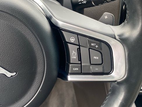 Used 2018 Jaguar F-PACE Prestige image 17