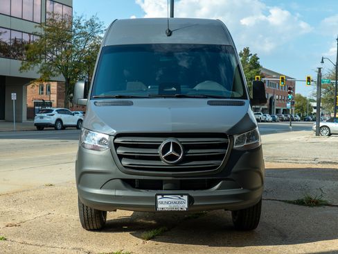 New 2026 Mercedes-Benz Sprinter 2500 image 2
