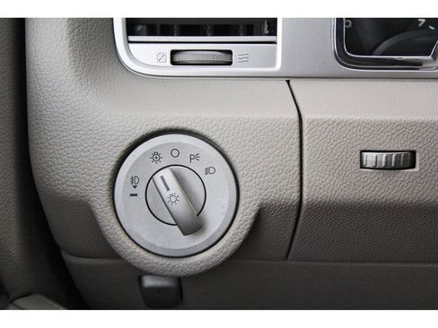 Used 2010 Lincoln Navigator L 2WD image 18