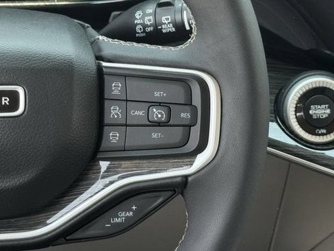 Used 2022 Jeep Wagoneer Series III AWD/4WD image 17