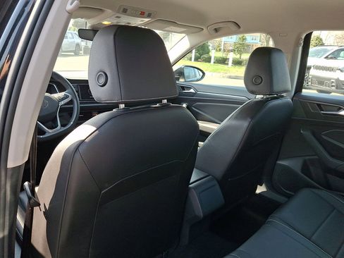 Used 2024 Volkswagen Jetta SE image 21