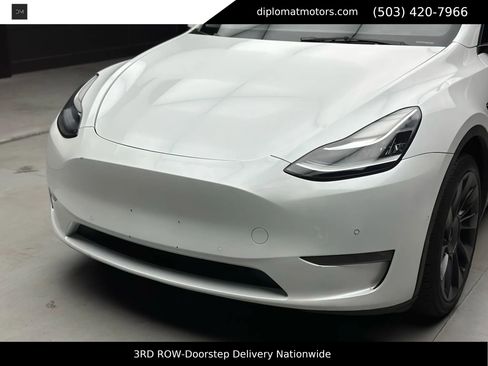 Used 2022 Tesla Model Y Long Range image 10