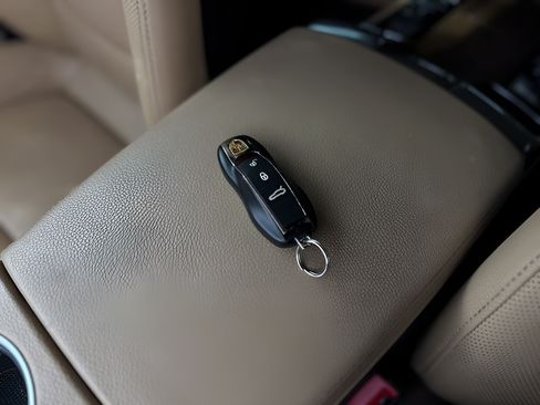Used 2016 Porsche Panamera 4S AWD/4WD image 21